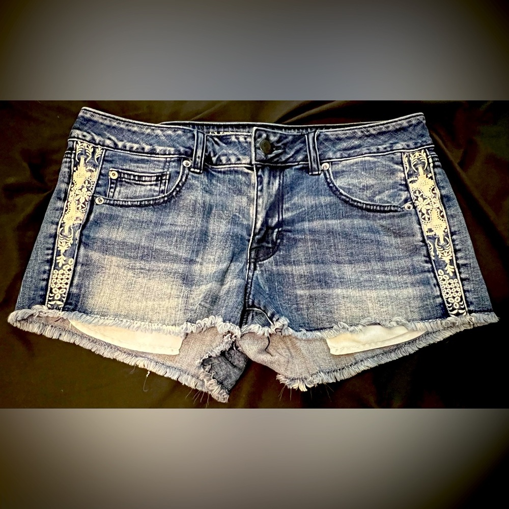 American Eagle shortie Jean shorts. Size 12.